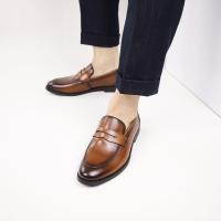 Mocasines de cuero estilo británico casual negro con un pedal y gorro. - details 24