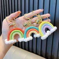 LLavero de arcoíris de tres colores con forma de corazón para niña, llavero tejido hecho a mano con nube bohemia, llavero de arcoíris de punto bonito y duradero, regalos - details 2