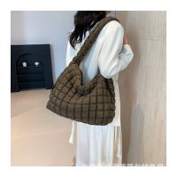 Bolso de hombro tipo bandolera con diseño de nubes plisadas para mujer, bolso de mano de gran capacidad con doble cara y doble tirón - details 49