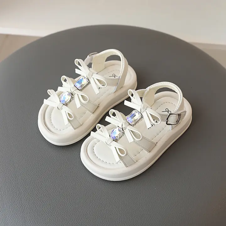 Las niñas sandalias de los niños arco hueco princesa zapatos verano 2025 nuevo versátil medio y grande de los niños ligero playa. - 1