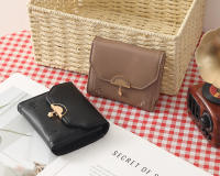 Cartera de diseño único para mujer, estilo corto, colgante de hoja a la moda, tarjetero para estudiante, monedero plegable para mujer 2025 - details 2