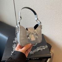 Bolso informal de piel sintética con hebilla y lazo para mujer, bolso de mano de Color sólido, bolso de cubo plateado, Mini bolso cruzado, bolso de hombro para mujer y niño - details 6