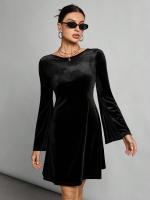 Vestido de estilo intelectual simple para mujeres con tirantes abiertos y faldas cortas negras - details 3
