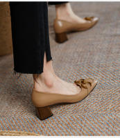 Zapatos de tacón de piel suave con hebilla de metal y tacón grueso con punta cuadrada - details 3