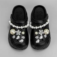 Zapatos de Tacón Alto con Cadena de Perlas de Moda 2025 Estilo de Cuero Falsificado con Patrón de Cuernos Zapatos Casuales para Hombres - details 5
