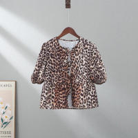 Elegante camisa delgada con tirantes huecas de leopardo para mujeres, blusa de manga corta o blusa de cuello - details 2