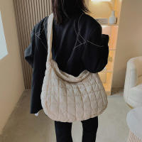 Bolso de compras de plumas de gran capacidad con hombro acolchado de algodón para mujer - details 3