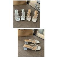Sandalias de una palabra verano de las mujeres 2025 nuevo cristal tacón grueso tacón medio con falda temperamento plata tacones altos - details 10