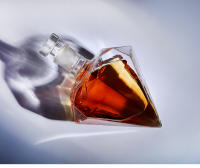 Botella de vino de diamante de alta calidad de 850 ml, soporte de madera, tapón hermético, adecuada para varios tipos de alcohol, regalos - details 4