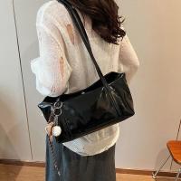 Bolso tipo almohada estilo Boston coreano con colgante, bolso tipo dumpling de PU de color sólido, diseño minoritario vintage para mujer, bolso de hombro para ir al trabajo. - details 3