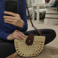 Bolso de paja para mujer, bandolera semicircular hecha a mano de ratán, bolso de mano para viaje y playa - details 1