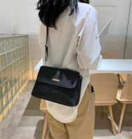 Bolso bandolera informal negro de piel sintética con solapa tipo mensajero de hombro simple para mujer - details 8