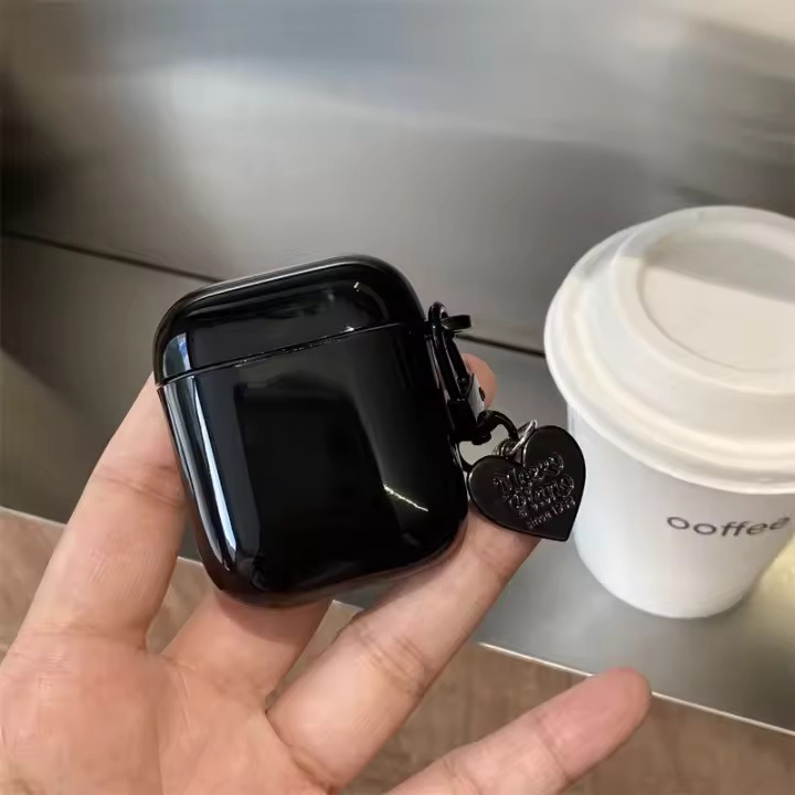 Elegante y genial funda negra para auriculares Airpods 1 2 Pro con colgante de corazón y llavero, funda suave inalámbrica para auriculares Airpods 3 - 1