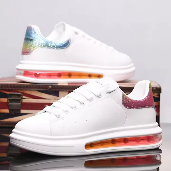 Mcqueen-zapatillas de deporte blancas con cojín de aire para hombre, suela gruesa con aumento de altura, novedad de verano, pareja, tablero informal, zapatos de mujer a la moda - 1