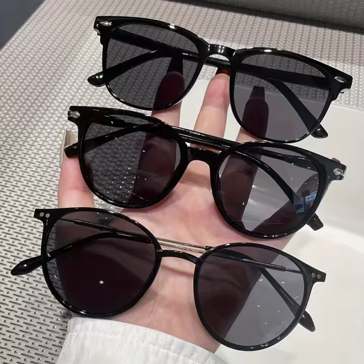Conjunto de 3 Gafas para Mujer con Remaches, Estilos Redondos y Diferentes, Personalidad Vanguardista, Gafas Polivalentes de Calle - 1