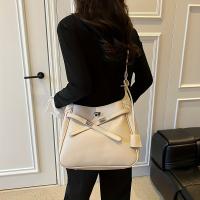 Bolso de hombro elegante para mujer de verano 2025: correa suave y ajustable, cierre de cremallera, diseño minimalista elegante en color crema con detalles marrones, bolso cruzado versátil | Bolso elegante | Forro de poliéster, bolso - details 2