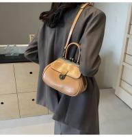 Elegante bolso cruzado negro para mujer, bolso de hombro retro chic con cierre dorado, perfecto para la moda de otoño e invierno - details 14