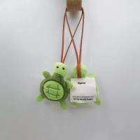 Llavero de peluche de tortuga de dibujos animados divertidos, juguetes suaves, etiqueta de nombre de bolsa, broche de tortuga de peluche, colgante de llave de coche - details 3