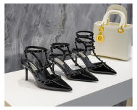 Tacones Altos con Tachuelas Verano 2025 Willow Tacón Fino Sandalias de Punta Negra con Tira de Dos Anillos de Cuero Charol Versátiles Zapatos Individuales. - details 1
