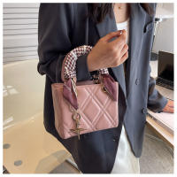 Bolso pequeño de moda para mujer, bolso de un solo hombro a la moda de verano, bandolera con costuras acolchadas, bolso versátil de princesa Diana 2025 - details 14