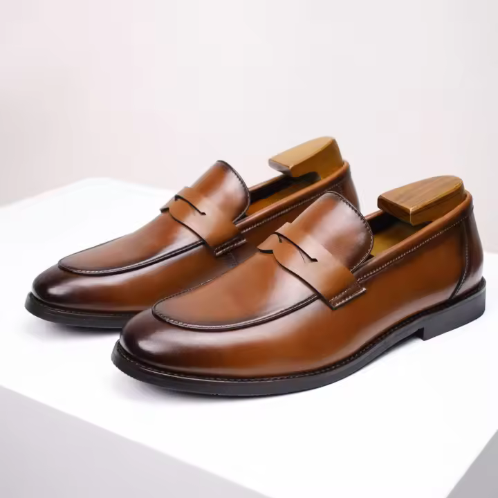 Mocasines de cuero estilo británico casual negro con un pedal y gorro. - 1