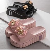 Sandalias deslizantes elegantes con adornos florales para mujer - Colección Verano 2025, zapatos de playa antideslizantes, resistentes a los olores y duraderos con suela gruesa acolchada para comodidad en interiores y exteriores, zapatillas de interior | - details 0