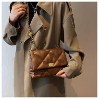 Bolso de cadena de moda con diseño de nicho para mujer 2025 Nuevo bolso cruzado de moda de primavera/verano Bolso cuadrado pequeño de un solo hombro con textura de alta calidad - details 14