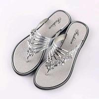 Zapatillas tipo sándwich informales externas ligeras con parte inferior plana para mujer, diseño de estampado de espuma para invierno, novedad de 2024 - details 2