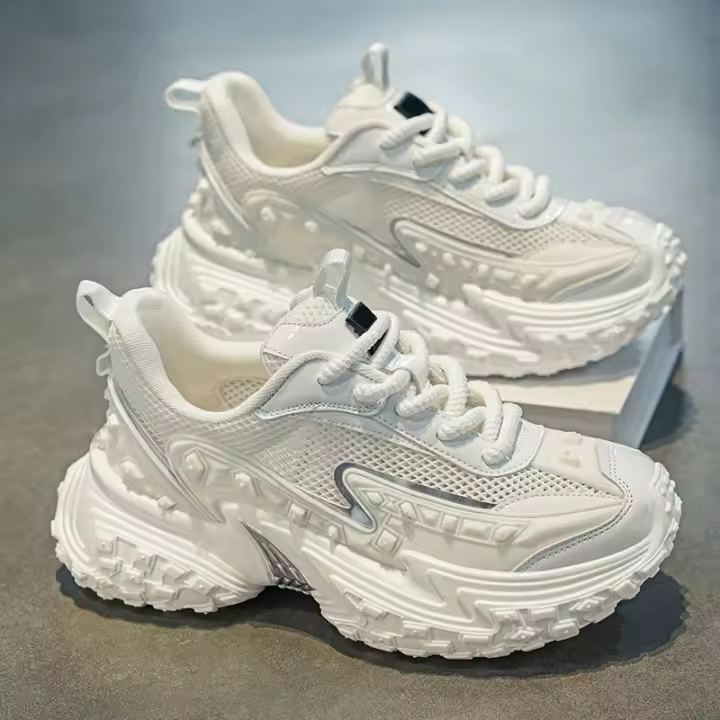 Shoufeistore 2025 Zapatos Populares De Los Hombres Zapatos De Malla De Verano Zapatos Deportivos De Los Hombres Casual Pequeño Blanco Antideslizante Suela Gruesa Aumentando Papá Zapatos De Moda - 1