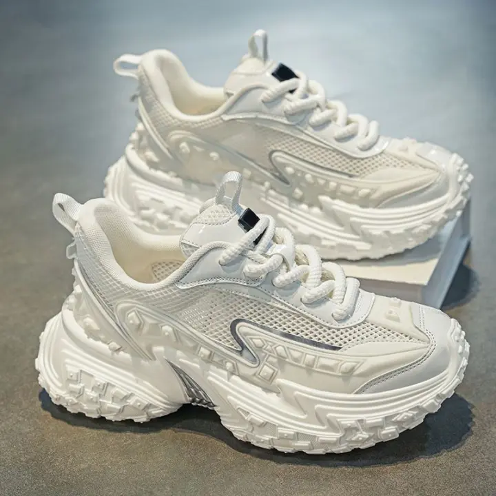 Shoufeistore 2025 Zapatos Populares De Los Hombres Zapatos De Malla De Verano Zapatos Deportivos De Los Hombres Casual Pequeño Blanco Antideslizante Suela Gruesa Aumentando Papá Zapatos De Moda - 1