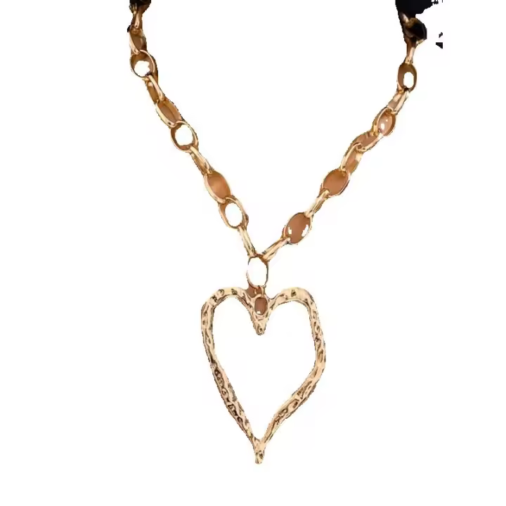 Collar con colgante de diseño hueco en forma de corazón de moda para mujeres y niñas, collar de metal con textura de moda para fiesta, decoración de ropa diaria, joyería exquisita y de moda para regalo de cumpleaños - 1