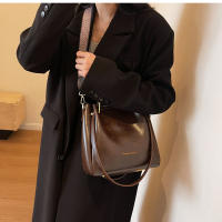 Bolso de hombro de cuero PU de gran capacidad para mujer, bolsos de mano de diseñador, tendencia de moda, invierno, 2023 - details 14