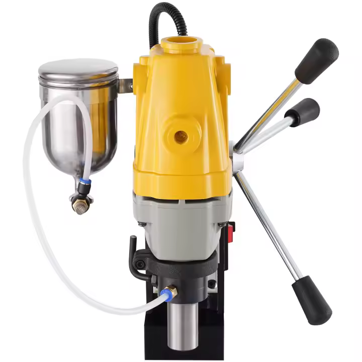 SucceBuy Prensa de taladro magnético de 1100 W, diámetro de mandrinado de 1-1/2 pulgada (40 mm) MD40, fuerza magnética de 2810 libras, 670 RPM con kit de cortador anular HSS de 6 piezas - 1