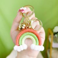 LLavero de arcoíris de tres colores con forma de corazón para niña, llavero tejido hecho a mano con nube bohemia, llavero de arcoíris de punto bonito y duradero, regalos - details 11