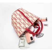 CH Bandolera de viaje diario de gran capacidad Diseño de estampado de letras de moda Bolso de hombro con temperamento para mujer Mochila de lujo de alta gama premium versátil - details 10