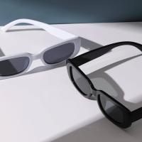2piezas Gafas de estilo retro cuadradas para mujeres - Blanco y Negro, Montura de policarbonato, Ideal para conducir y leer, Accesorio de moda |   aspecto vintage |   Gafas duraderas - details 2