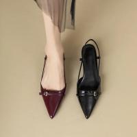 Sandalias de tacón medio de charol puntiagudo rojo vino francés para mujer, zapatos vacíos Retro con tacón ajustado en la espalda, novedad de verano 2025 - details 2