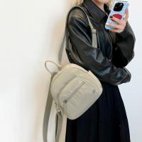 Mochila portátil de nailon para mujer, mochila informal ligera con múltiples bolsillos de Color sólido y asa impermeable - details 9