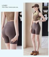 Pantalones cortos deportivos de yoga de cintura alta para mujer, ropa de calle informal para fitness, pantalones cortos ajustados para entrenamiento con bolsillo, pantalones cortos de gimnasio con ropa interior incluida - details 4