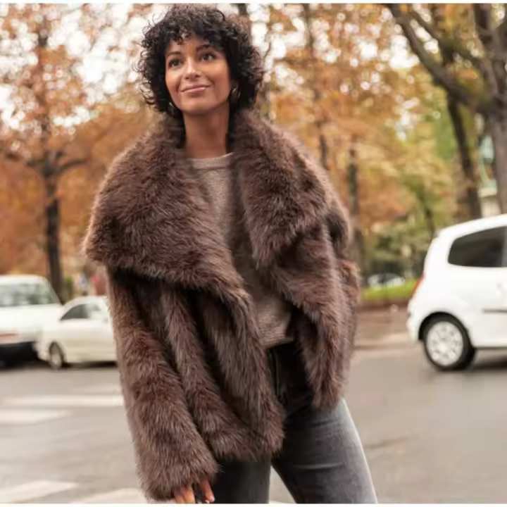 Abrigos de piel sintética esponjosos con solapa marrón vintage para mujer, chaquetas gruesas y cálidas de manga larga, prendas de vestir informales de calle para invierno 2024 - 1