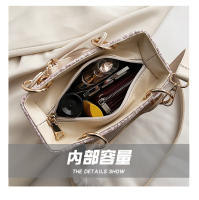 Bolso Cruzado de Moda para Mujer de Alta Gama Primavera-Verano 2025 Bolso de Lana Tendency para Organizadores de Maquillaje y Belleza - details 8