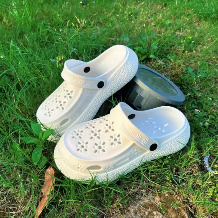 Sandalias de Playa Gruesas y Perforadas Zapatos Casuales Versátiles para Hombres - 1