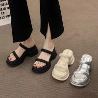 Zapatillas mujer verano 2025 nuevo negro ligero tacón grueso de suela gruesa con moda desgaste exterior aumentando sandalias mujeres - details 1