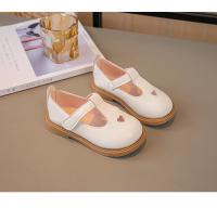 Zapatos de cuero de princesa para niñas, zapatos planos con correa en T, calados con corazón, bonitos y suaves, primavera y otoño, 2024 - details 16