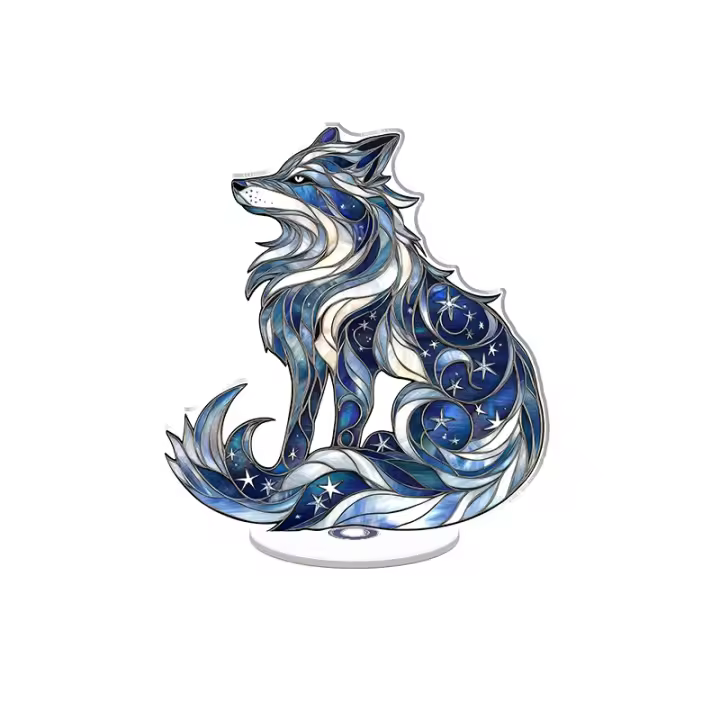 Adorno acrílico giratorio con un majestuoso lobo celestial con brillante piel de color joya y delicados detalles metálicos sobre un fondo blanco puro. - 1