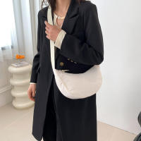 Bolso Cruzado Semi-Luna Bolso de Hombro de Pana Casual para Mujeres Bolso de Mano de Viaje de Color Sólido - details 15