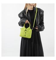 Nueva camisa versátil de moda 2025 con diseño de lichi para mujer, bolso de diseño simple con un solo hombro para mujer - details 10