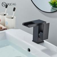 Grifo de Lavabo LED Salida de Cascada de Agua Fría y Caliente Instalación en Cubierta - details 1