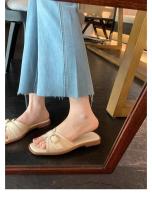 Sandalias de tacón bajo con hebilla de cinturón y punta abierta con cabeza cuadrada biselada retro pequeña para mujer en verano - details 7