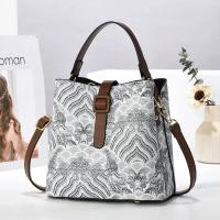 Bolso de hombro tipo bandolera de estilo nacional bordado de cuero PU de gran capacidad a la moda para mujer, mochila de lujo de alta gama - details 0